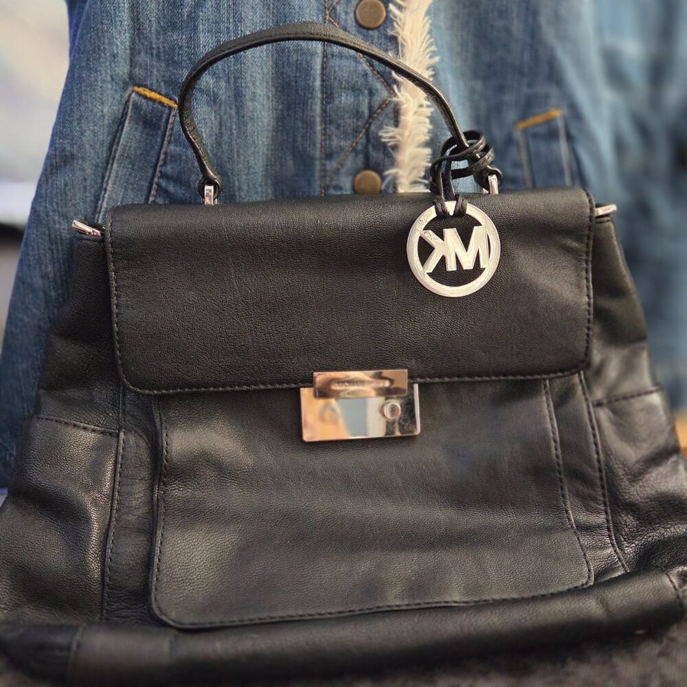 🖤 Michael Kors Black Leather Top Handle purse